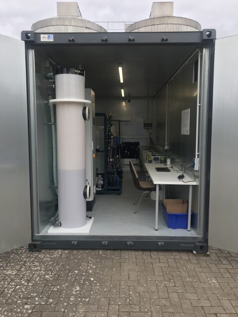 Pilotanlage zur Aufbereitung von Filterspülwasser mittels getauchter Polymermembranen (Quelle: HAMBURG WASSER) Pilotanlage zur Aufbereitung von Filterspülwasser mittels getauchter Polymermembranen (Quelle: HAMBURG WASSER)